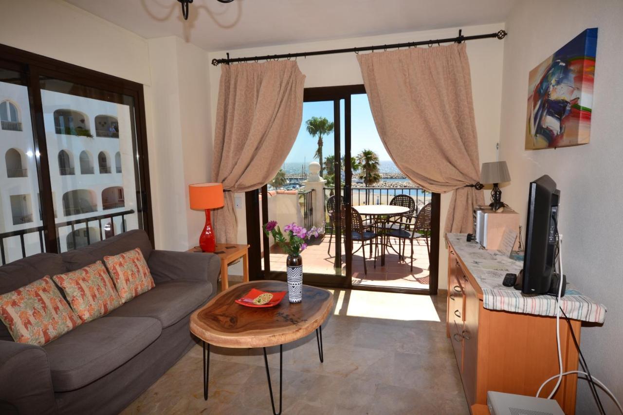 Marina Real 425 Apartment Манилва Екстериор снимка