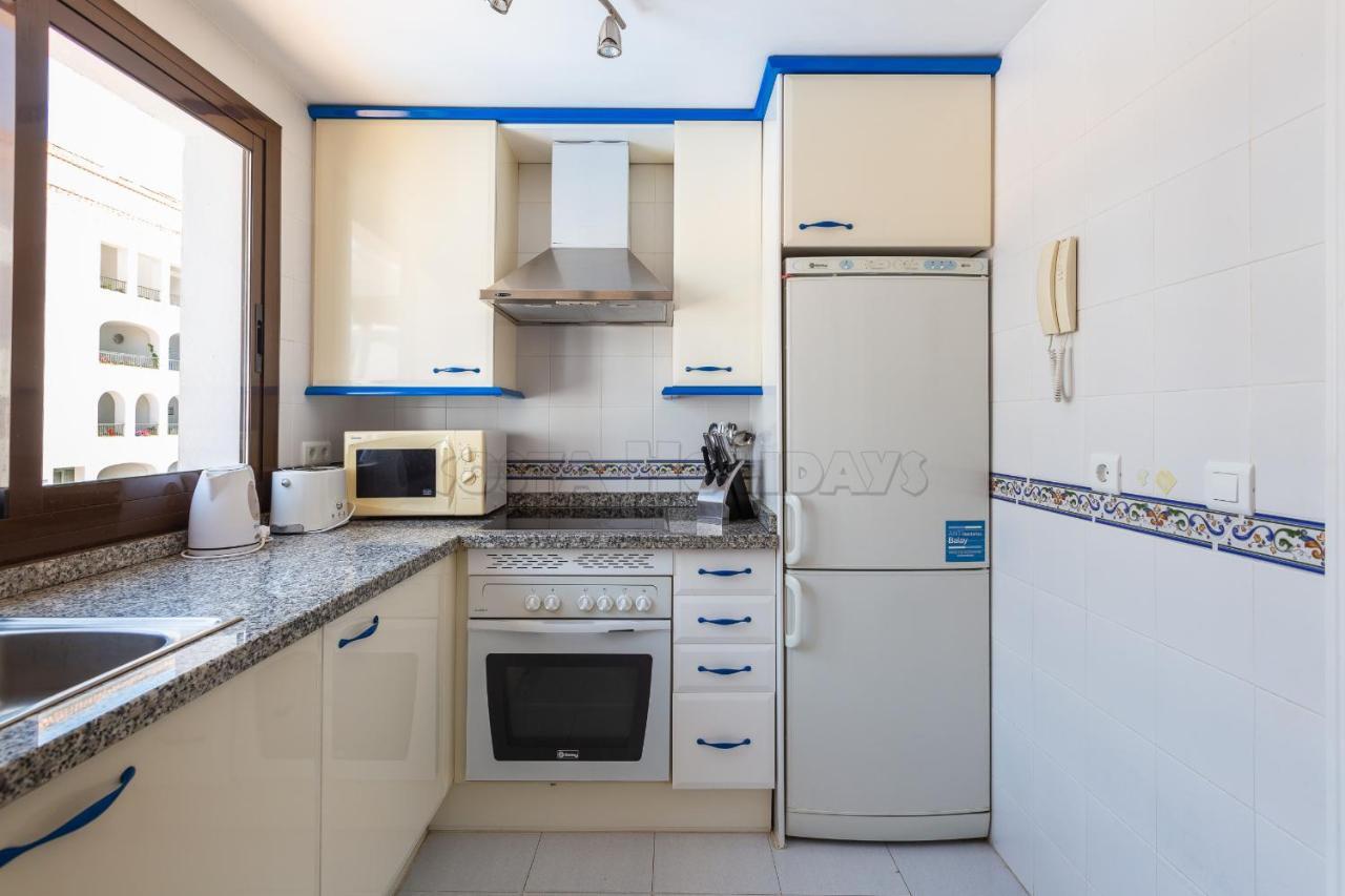 Marina Real 425 Apartment Манилва Екстериор снимка