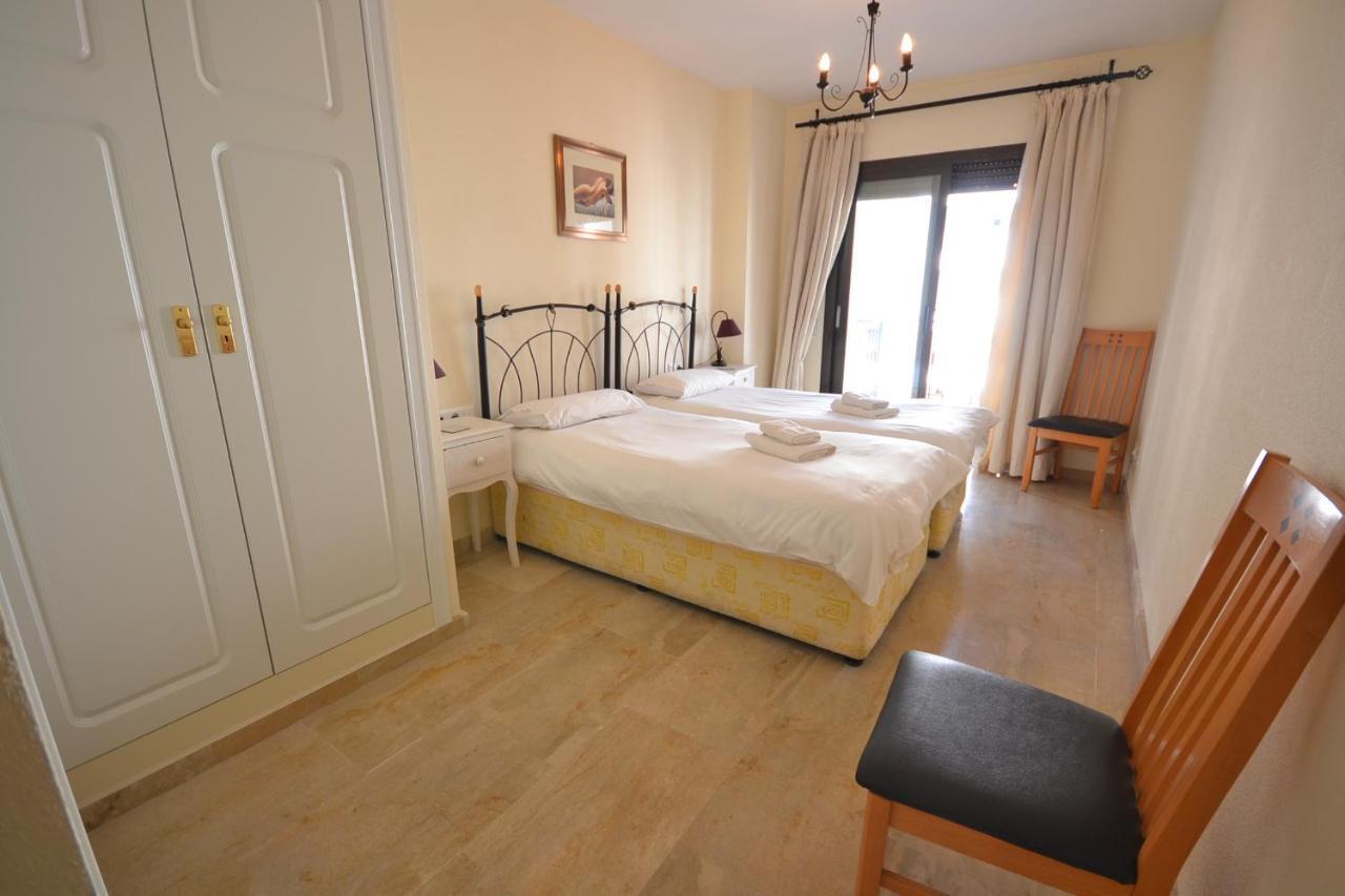 Marina Real 425 Apartment Манилва Екстериор снимка