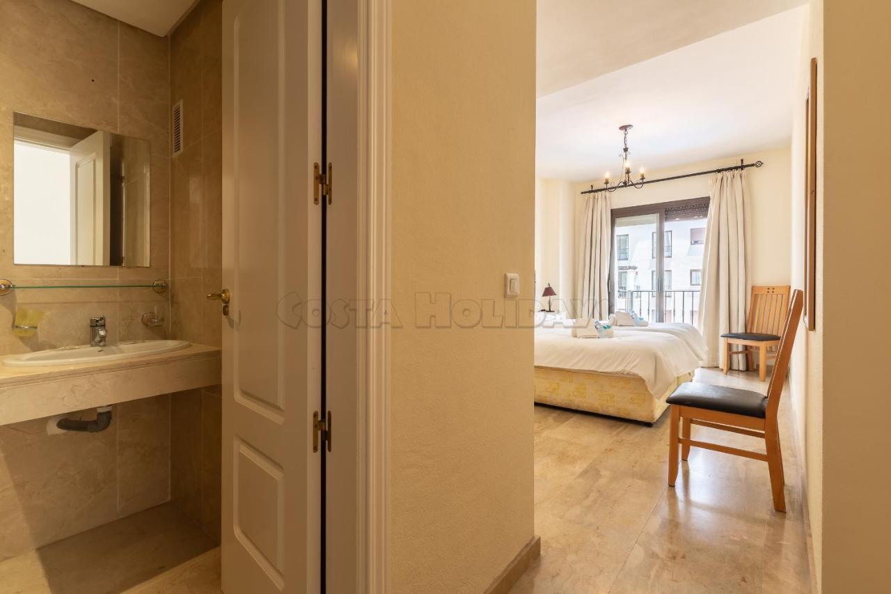 Marina Real 425 Apartment Манилва Екстериор снимка