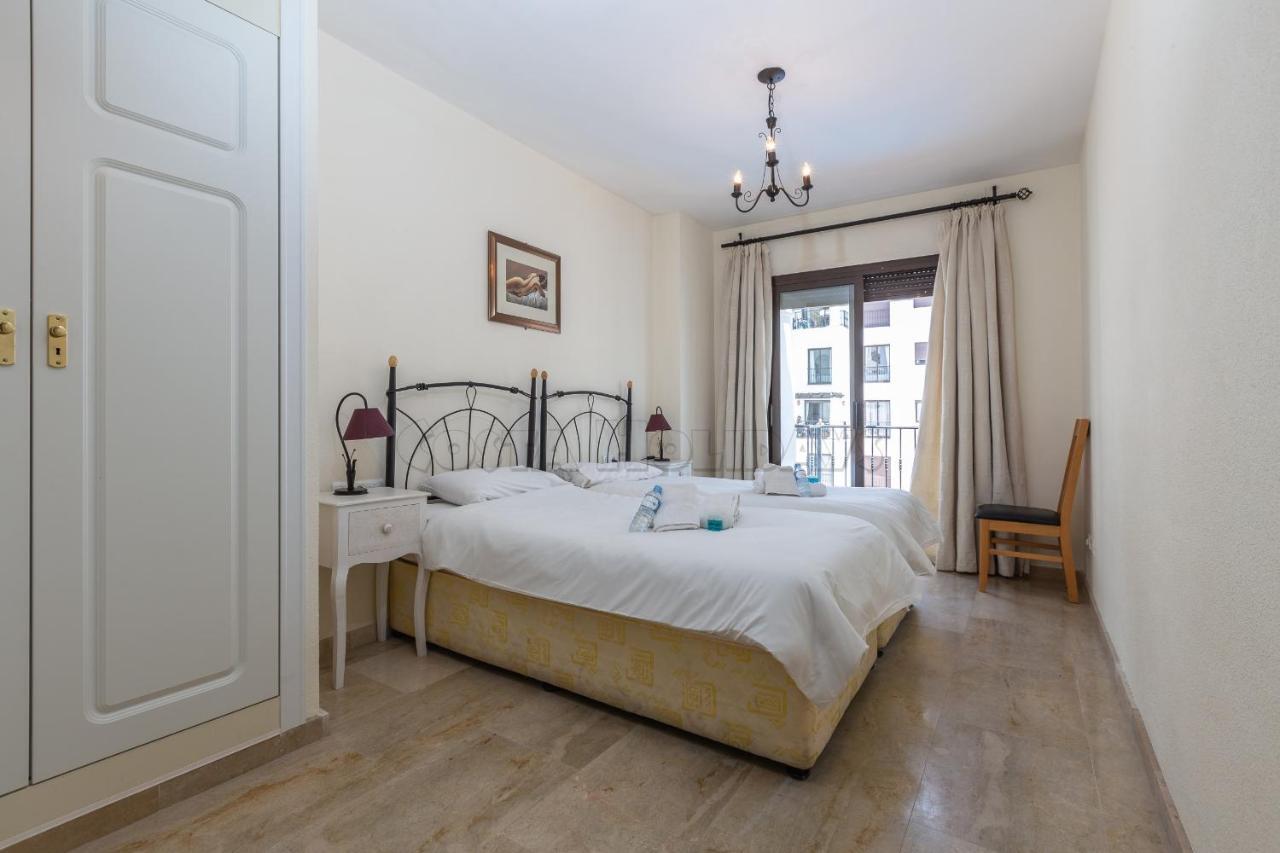 Marina Real 425 Apartment Манилва Екстериор снимка