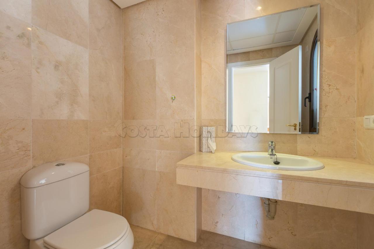 Marina Real 425 Apartment Манилва Екстериор снимка