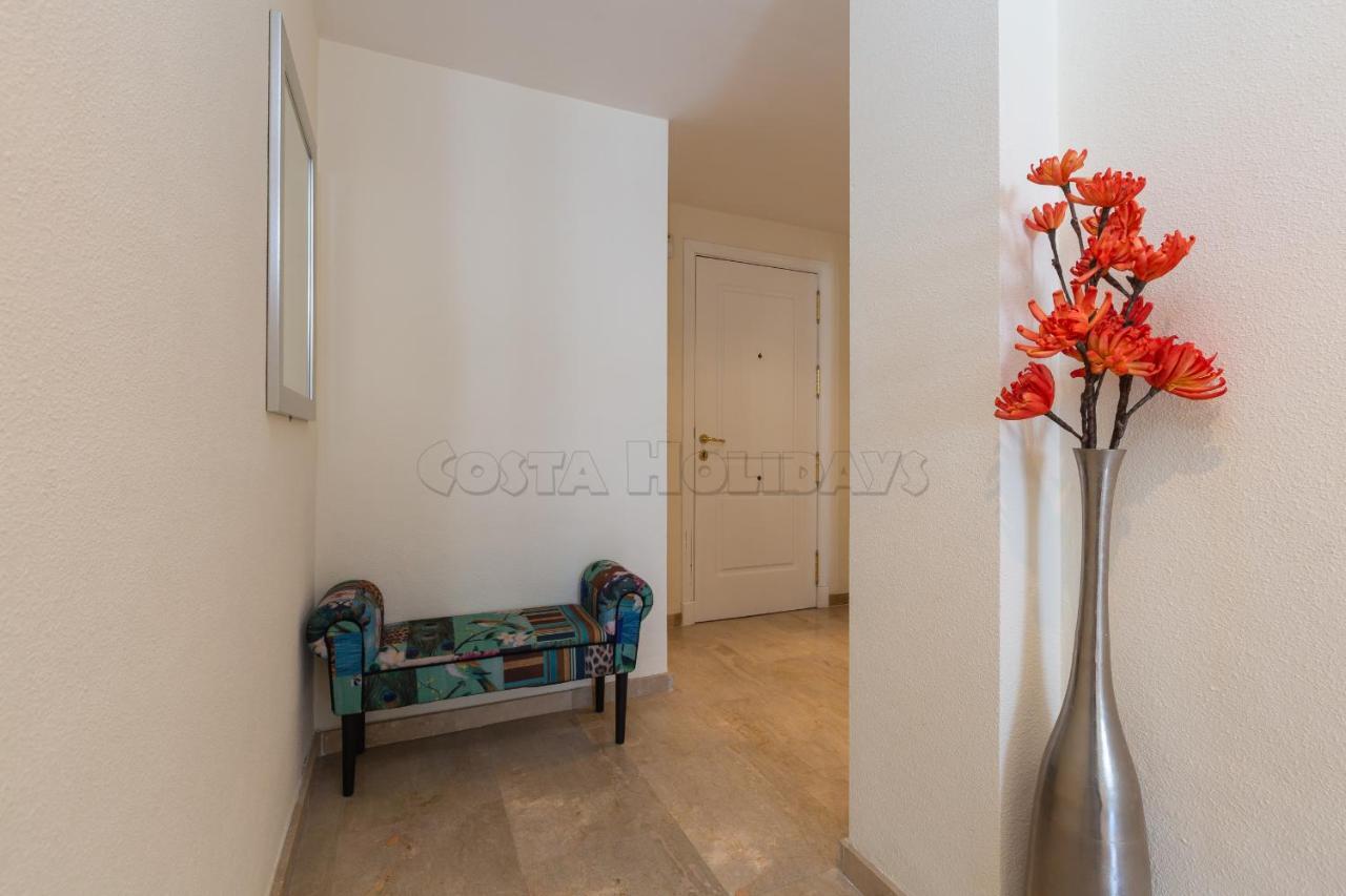 Marina Real 425 Apartment Манилва Екстериор снимка