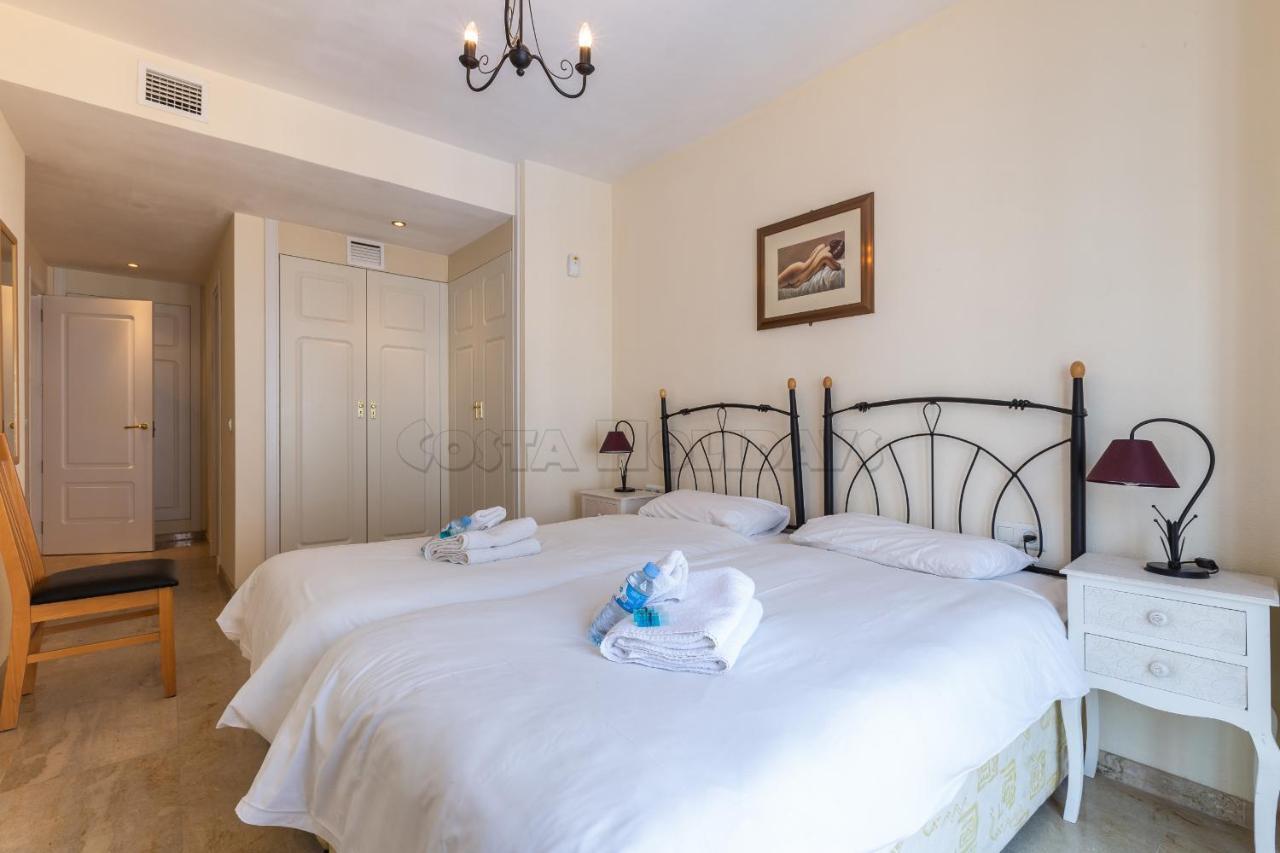 Marina Real 425 Apartment Манилва Екстериор снимка