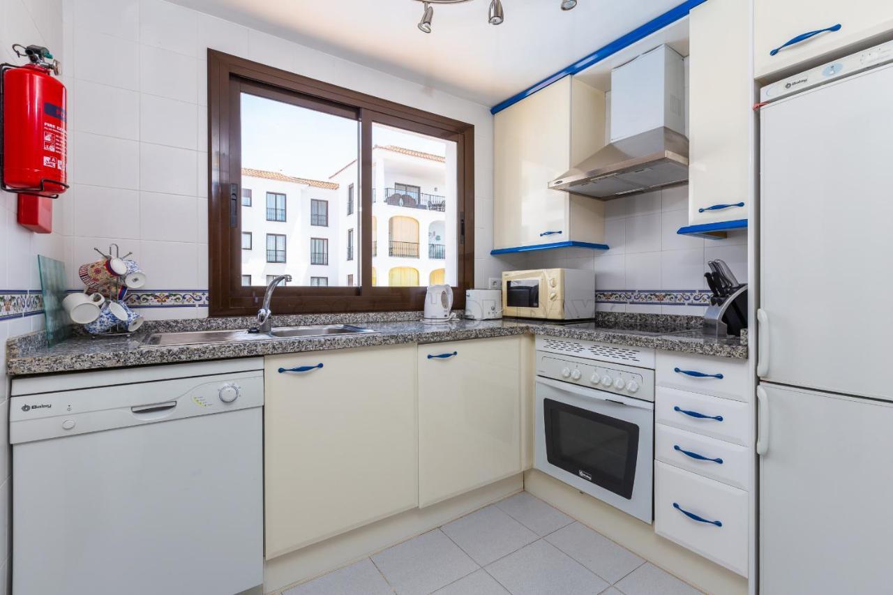 Marina Real 425 Apartment Манилва Екстериор снимка