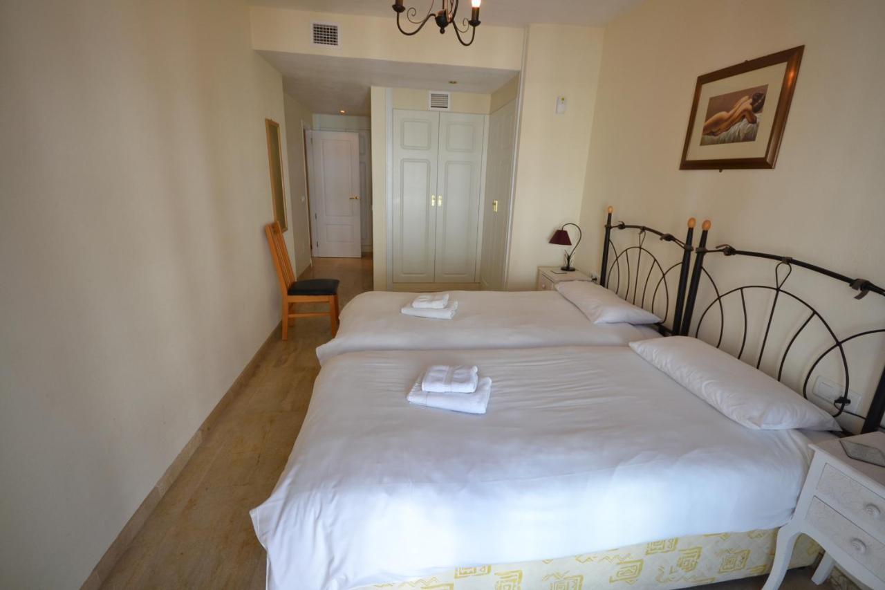 Marina Real 425 Apartment Манилва Екстериор снимка