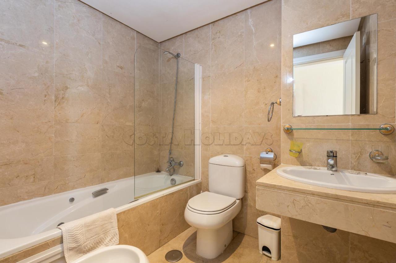 Marina Real 425 Apartment Манилва Екстериор снимка
